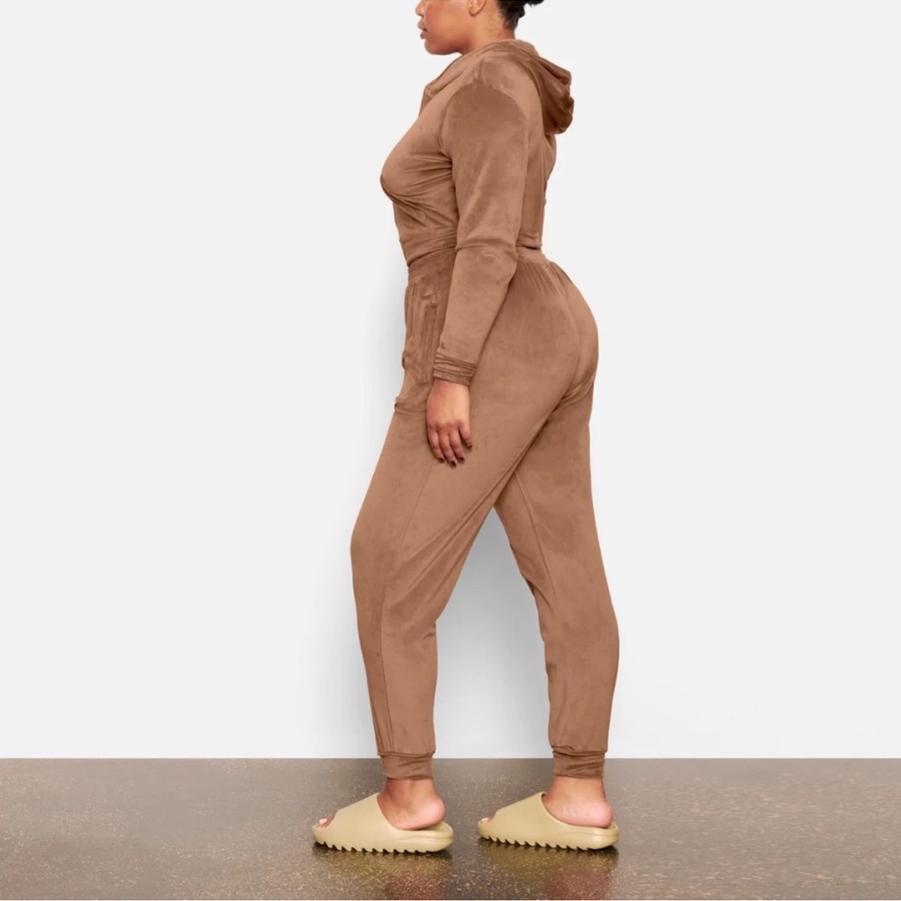 NEW TO CLOSET!! Women’s Lounge Pant & Matching Robe!